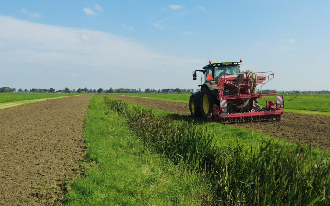 Kruidenrijk weidevogelgrasland ingezaaid bij negen melkveehouders
